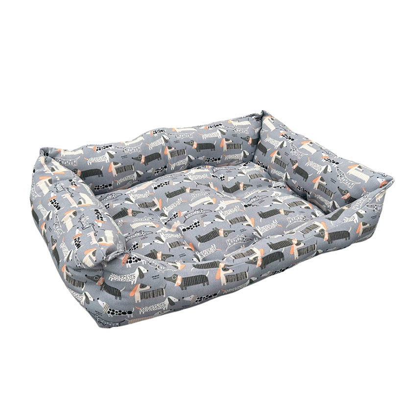Cama rectangular gris para mascotas con estampado de perros salchicha