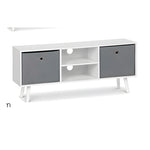 Mueble bajo para TV blanco con 2 cajones grises y estantes centrales con pasacables.