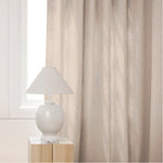 Cortina con ollaos Yacu color beige de 140x250 cm instalada en ventana
