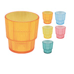 Vaso de poliestireno Stripes bajo color naranja con relieve estriado y muestra de colores surtidos.