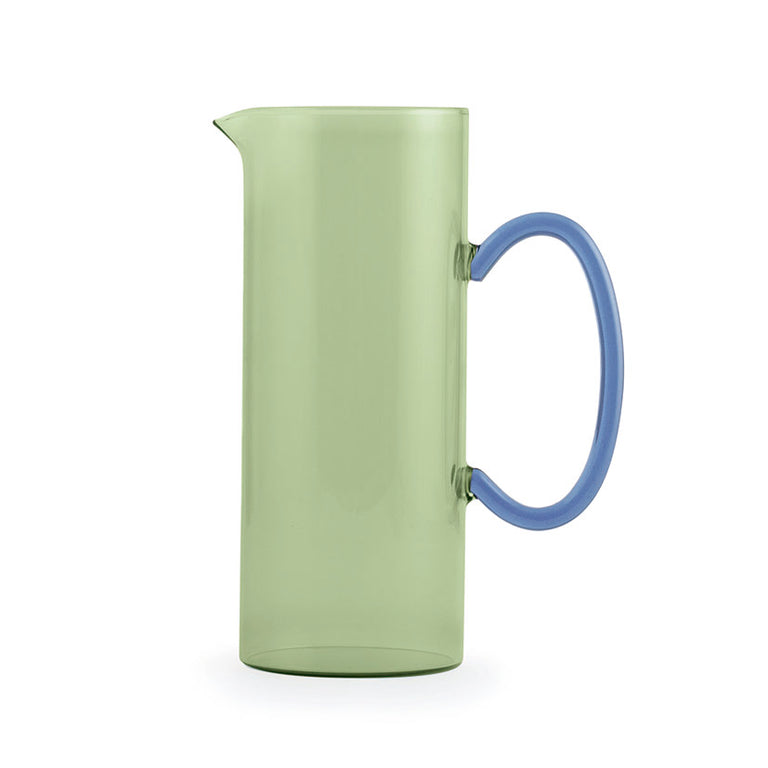Jarra de borosilicato PENGO 1,3L de cuerpo verde translúcido con asa azul y diseño cilíndrico minimalista