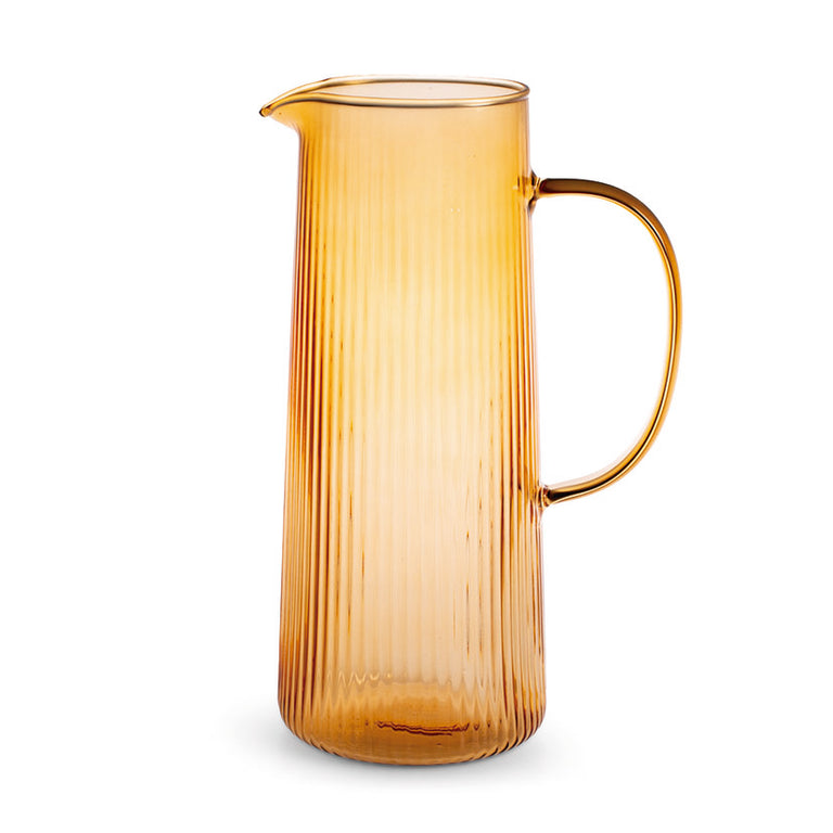 Jarra de vidrio borosilicato Pengo Epoque color ámbar con diseño acanalado y asa, capacidad 1,3 litros.