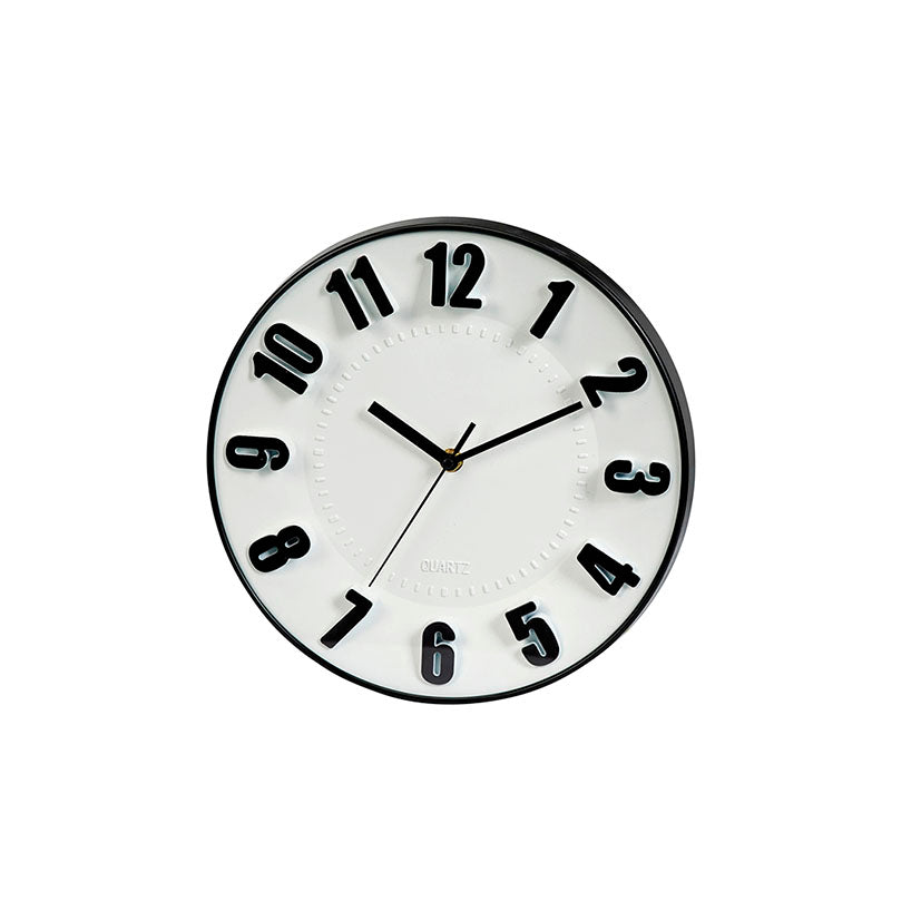 Reloj de pared redondo de 28 cm con aro negro y números negros en relieve sobre esfera blanca