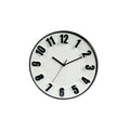 Reloj de pared redondo de 28 cm con aro negro y números negros en relieve sobre esfera blanca
