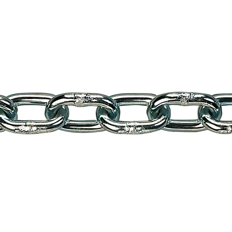 Detalle de eslabones de cadena genovesa de acero galvanizado brillante