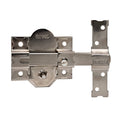 Cerrojo de sobreponer MICEL CRR10 en acabado níquel con placa de fijación y cerradero lateral.