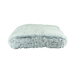 Cama acolchada para perros y gatos con textura de pelo sintético suave