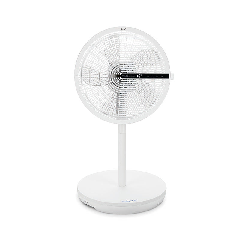 Detalle de cabezal de ventilador UFESA Nagasaki con pantalla táctil LED y rejilla