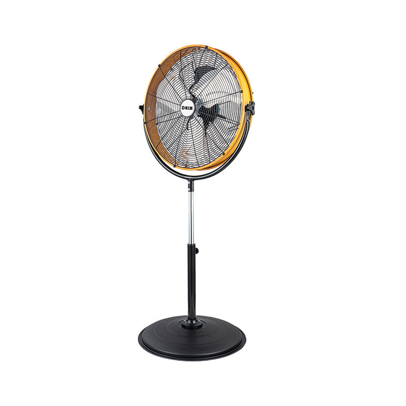 Ventilador de pie industrial HJM FES222 con aspas de aluminio y base circular negra sobre fondo blanco.