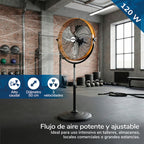 Ventilador HJM de 120W en un gimnasio destacando su alto caudal de aire y tres velocidades de funcionamiento.
