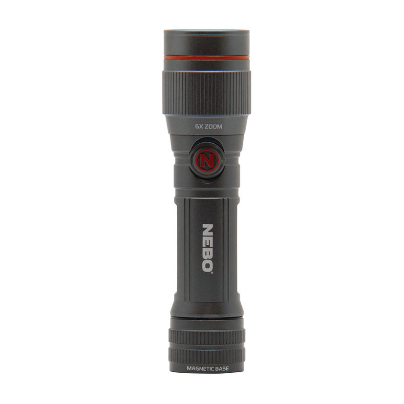 Linterna táctica NEBO Flex 450 en color gris con botón de encendido rojo y grabado de marca.