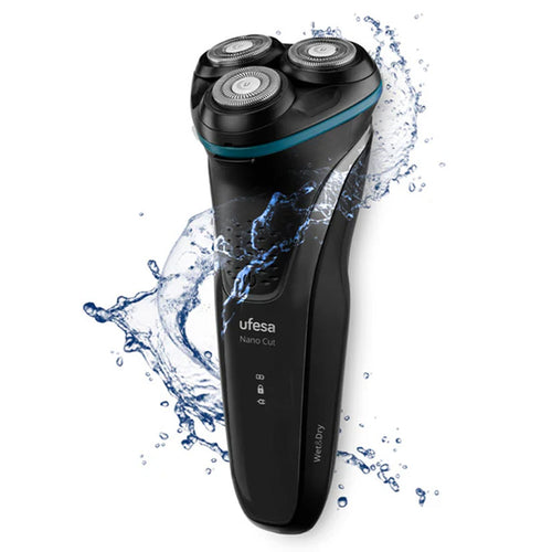 Afeitadora UFESA Nano Cut con efecto de salpicaduras de agua indicando resistencia IPX7.