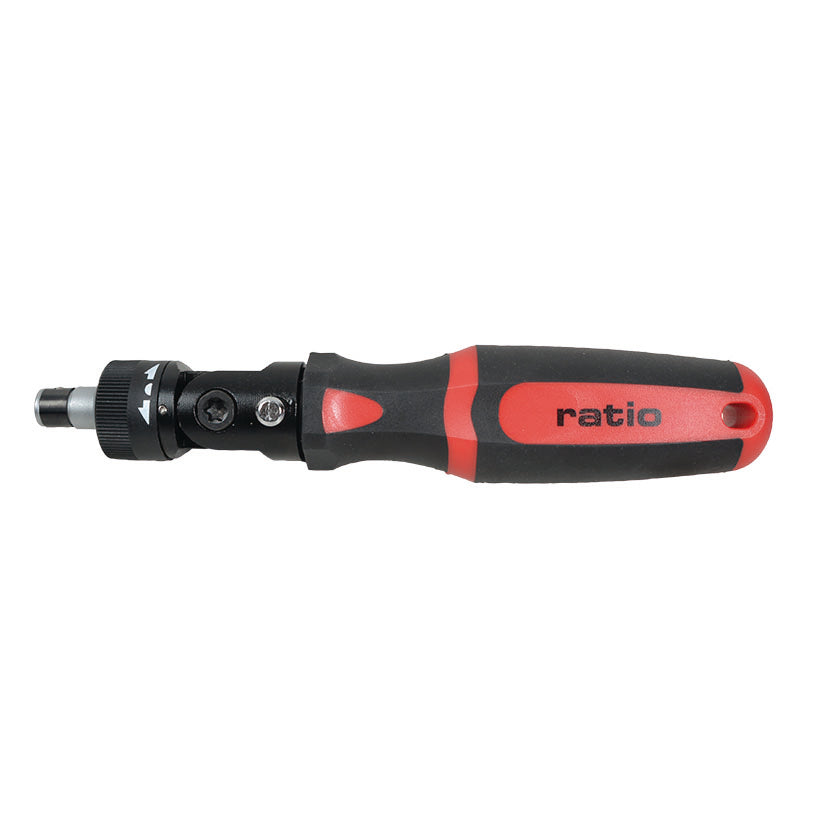 Destornillador articulado de carraca RATIO 7724 en posición recta con mango ergonómico rojo y negro