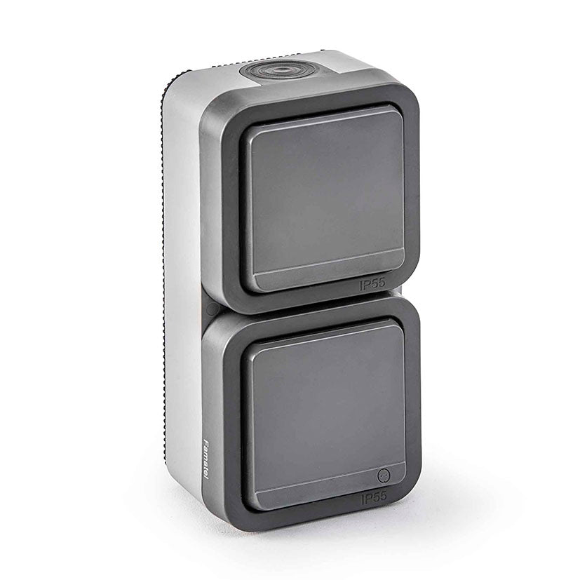 Enchufe doble vertical estanco Famatel Aquaris IP55 para exterior