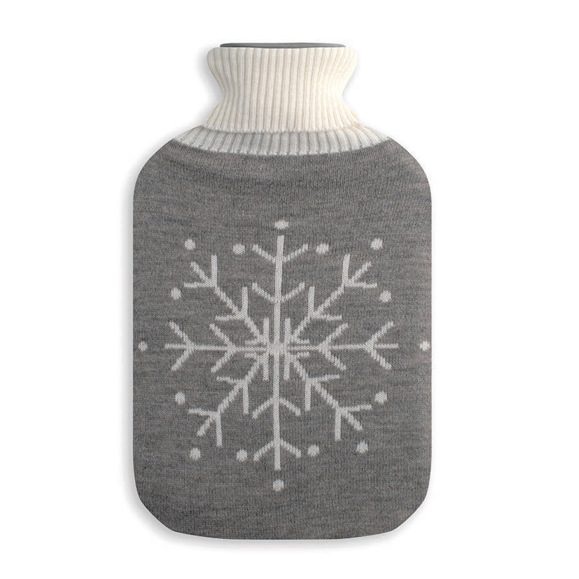 Bolsa de agua caliente PENGO 1.8L con funda de punto gris y diseño de copo de nieve blanco