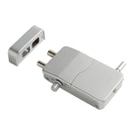 Alt Text: Cuerpo de la cerradura de seguridad invisible Arregui en acabado plata con sus dos pernos de acero extendidos y el soporte de cierre lateral.