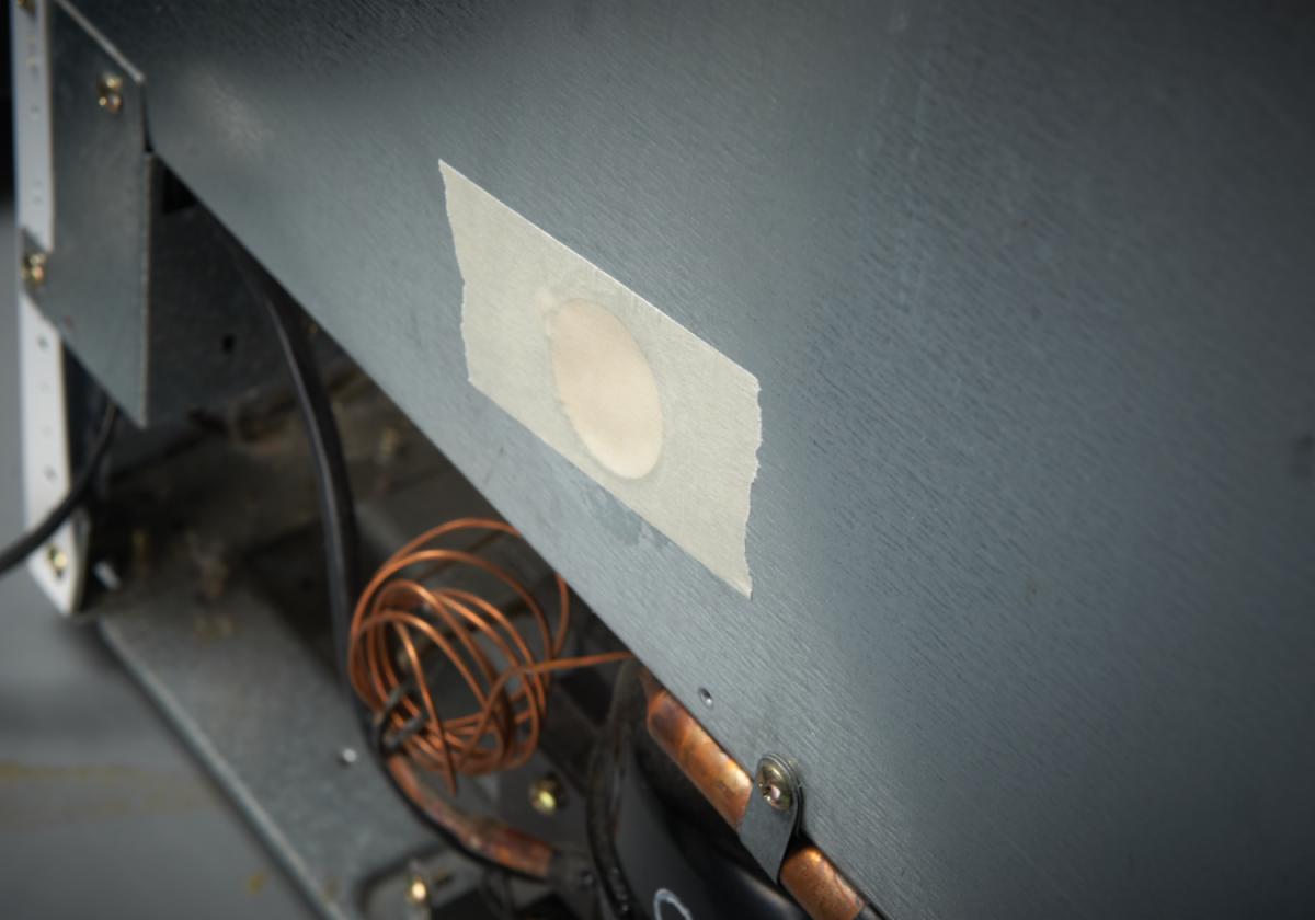 Cinta de papel para enmascarar 3M Value 101E, con buena adherencia inicial y diseñada para una retirada limpia en aplicaciones no críticas.