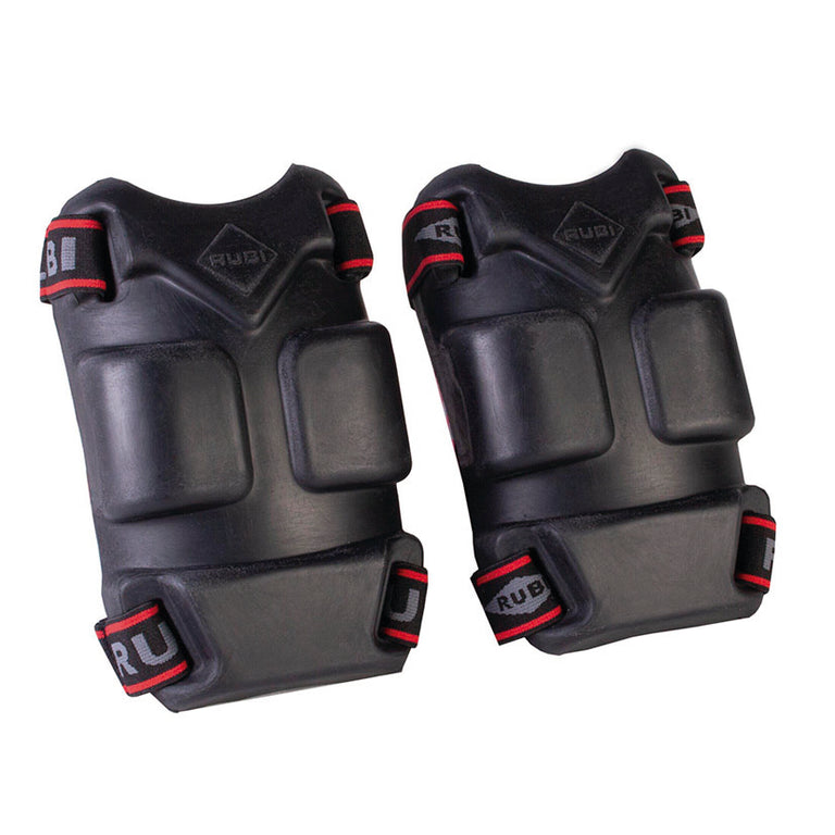 Par de rodilleras profesionales de color negro RUBI, modelo PROFESSIONAL-N, con doble cinta elástica y cierres rápidos rojos. Ideales para alicatadores y soladores.