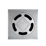 Sumidero de patio JAMYS 001205 de fundición de aluminio ligero y robusto. Rejilla cuadrada altamente resistente a la corrosión para drenaje eficiente en exteriores.