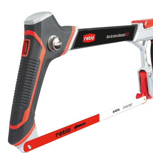 Detalle del mango antideslizante y sistema de tensión del arco de sierra Advanced 6327.